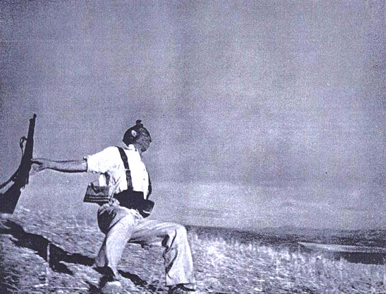 Miliziano guerra civile spagnola (di R. Capa)